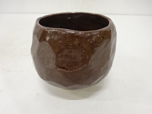 JAPANESE COLLECTIBLE / IRON-GLAZED TEA BOWL